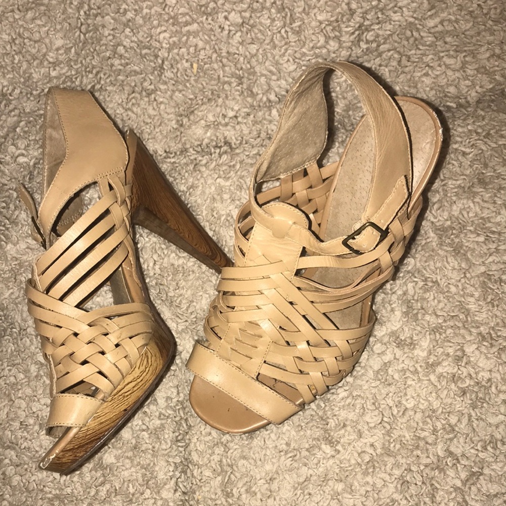 Jessica Simpson Tan heeled sandals 8.5B/38.5B